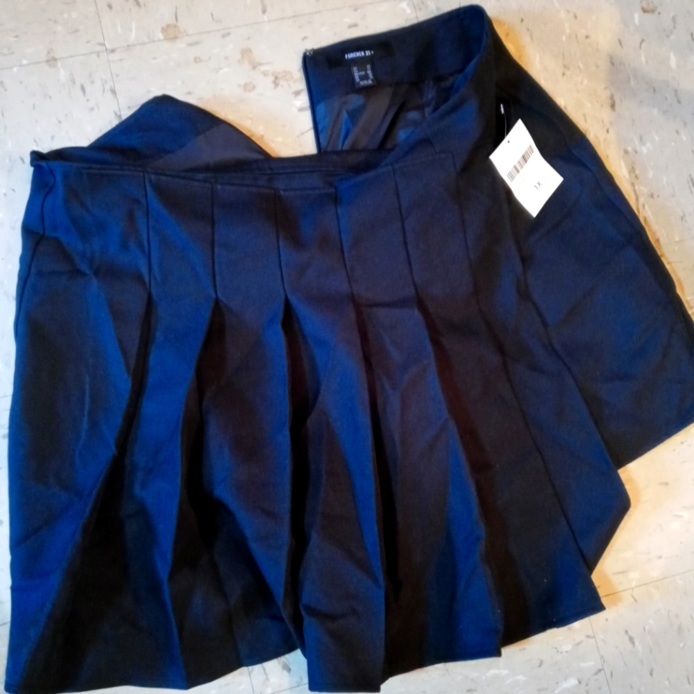 Mini front pleaded skirt forever 21 black size 1x